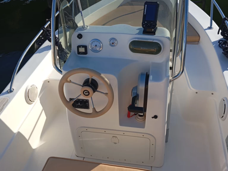 Capelli Cap 500 in Lido on SamBoat