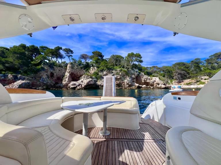 Jeanneau Prestige 34 in Antibes on SamBoat
