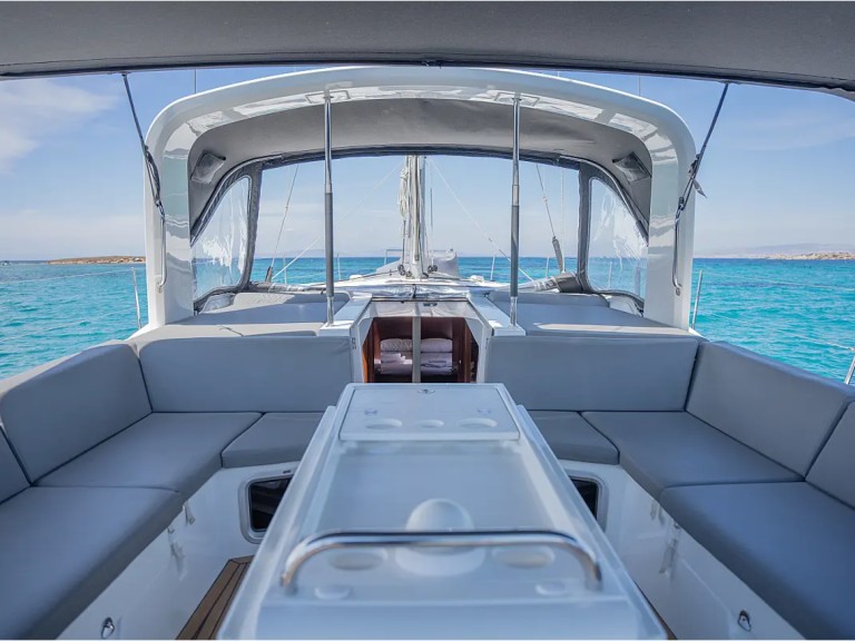 Bareboat Rental Sailboat Bénéteau with a boat licence