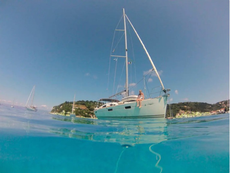 Jeanneau Sun Odyssey 42 DS charter bareboat or captained in  Lefkáda