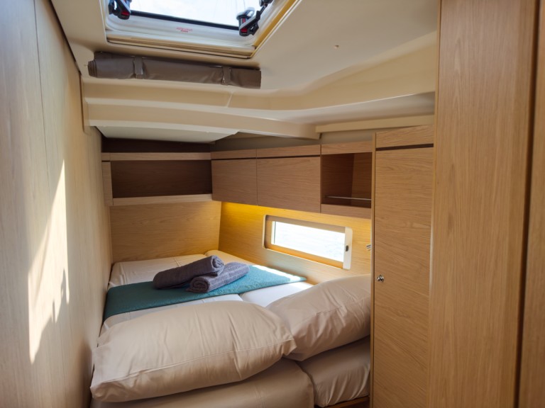 Sailboat rental in Alimos - Bénéteau Oceanis 46.1