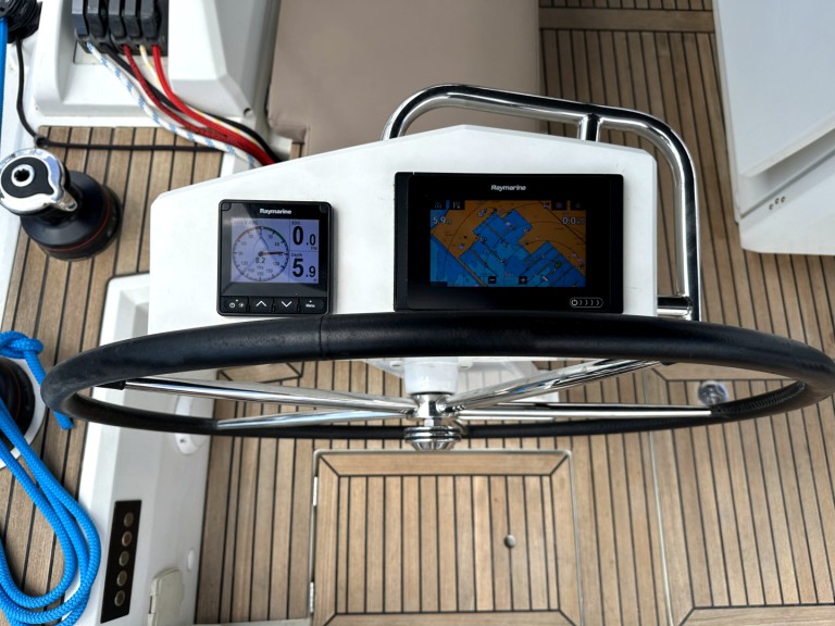 Boat rental Bénéteau Oceanis 46.1 in Alimos on Samboat