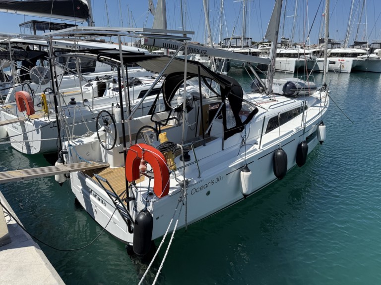 Bareboat Rental Sailboat Bénéteau with a boat licence