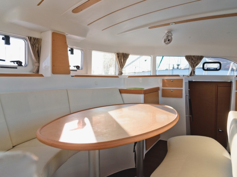 Yacht charter Lefkáda cheap Lagoon 380