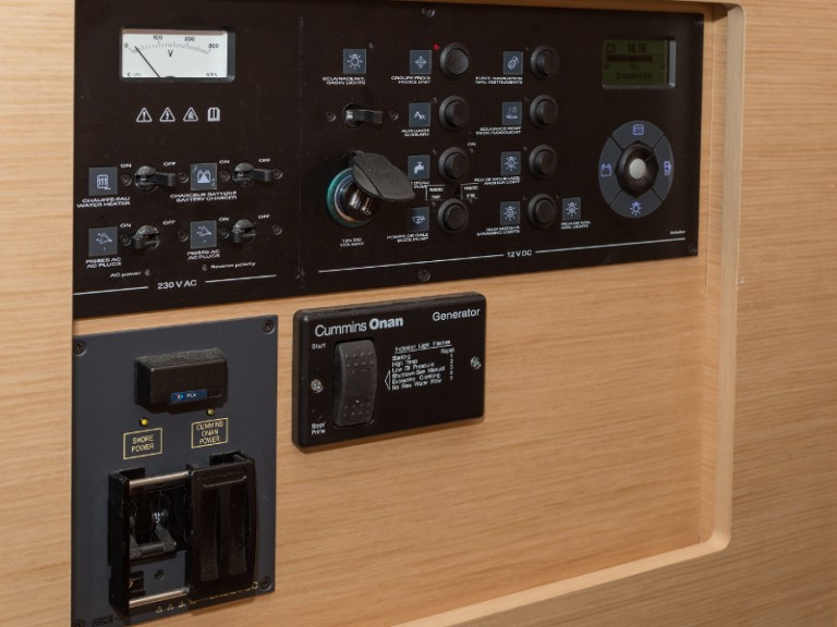 Yacht charter Lefkáda cheap Lagoon 42