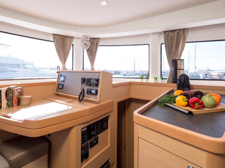 Catamaran rental in Lefkáda - Lagoon Lagoon 42