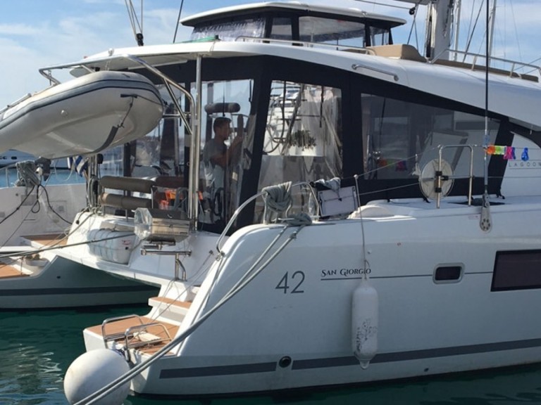 Boat rental Lagoon Lagoon 42 in Lefkáda on Samboat