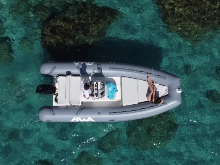 Yacht charter Villasimius cheap California 550