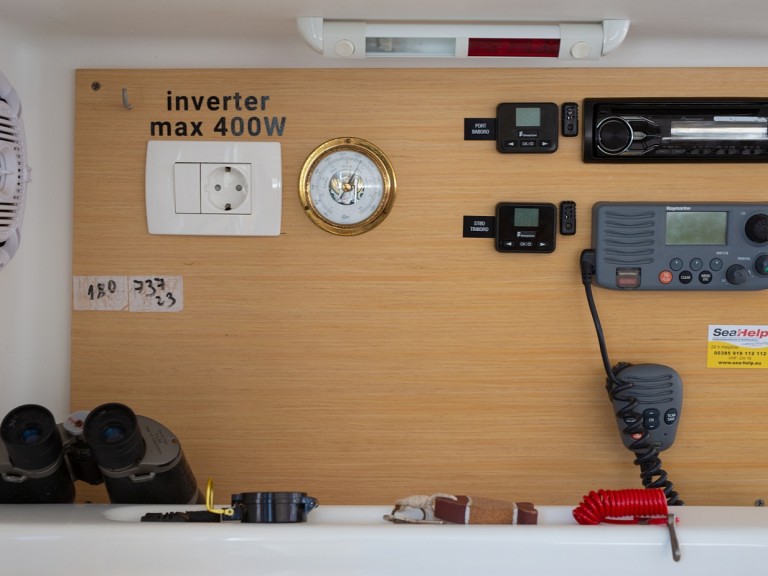 Catamaran rental in Punat - Lagoon Lagoon 380