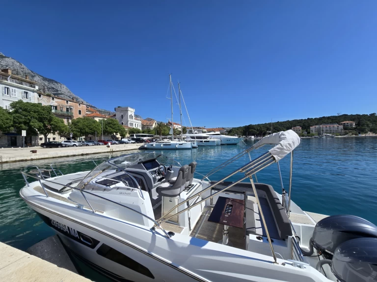 Motorboat for rent Makarska at the best price
