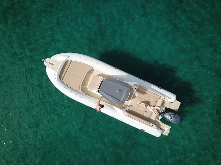 RIB rental in Marine de Sant'Ambrogio - Capelli 900 sun