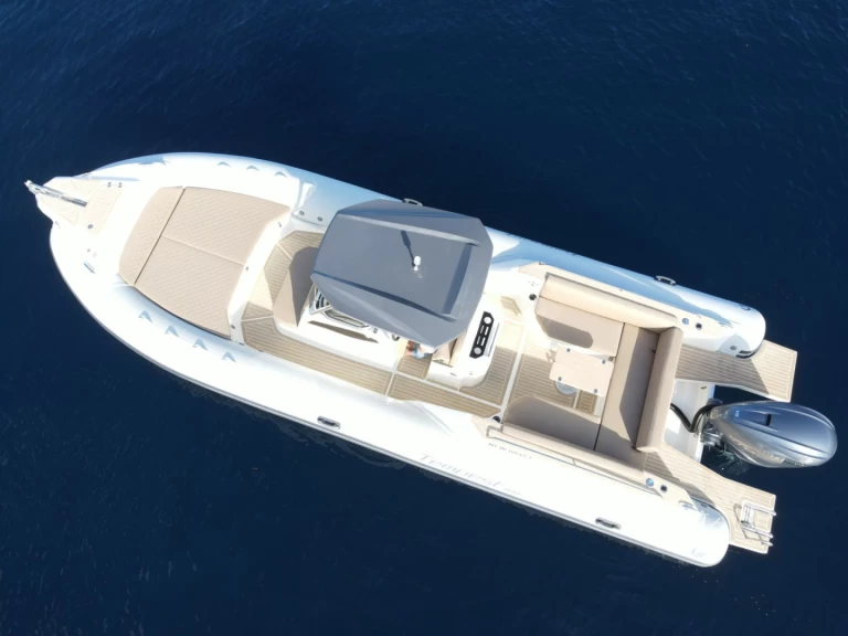 Capelli 900 sun in Marine de Sant'Ambrogio on SamBoat