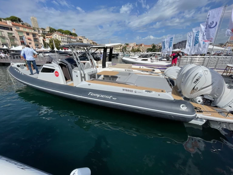 Boat rental Capelli Tempest 40 in Marine de Sant'Ambrogio on Samboat
