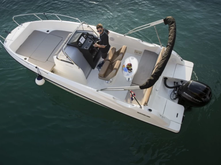 Bareboat Rental Motorboat Quicksilver with a boat licence