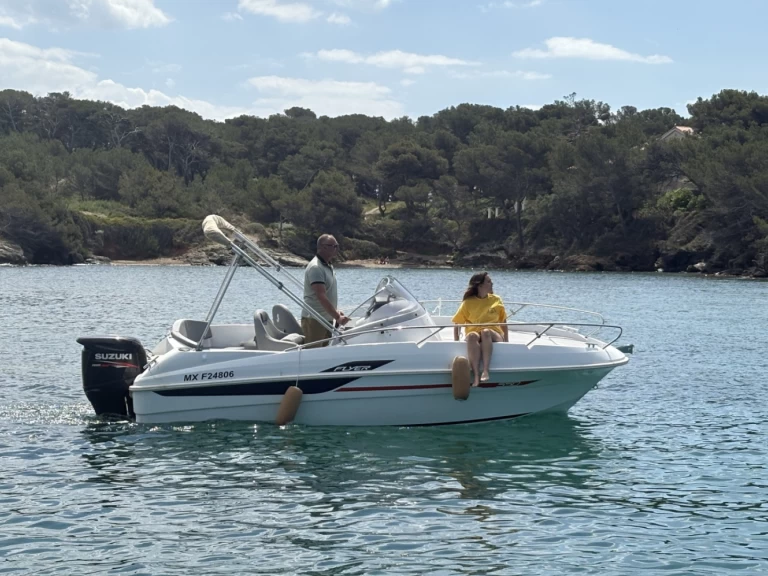 Bareboat Rental Motorboat Bénéteau with a boat licence