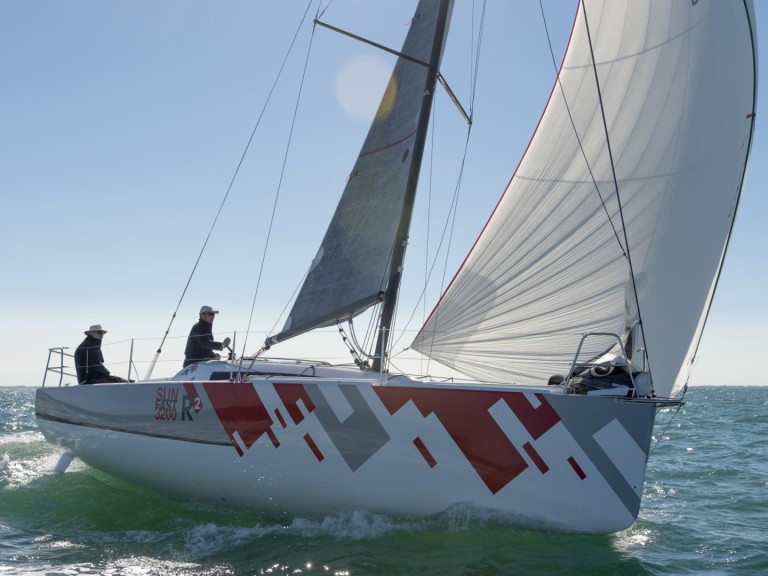 Yacht charter Port-Haliguen cheap Sun Fast 3200