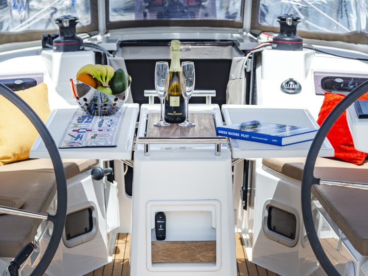 Rent a Bénéteau Oceanis 34.1 Lefkáda