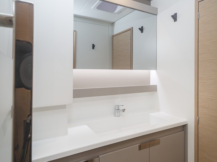 Rent a Fountaine Pajot Aura 51 Lefkáda