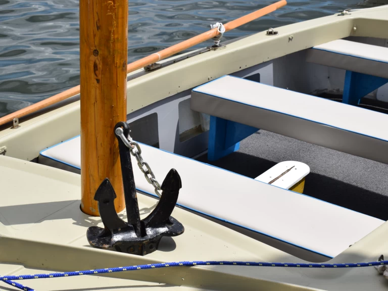 Bareboat Rental Motorboat Zephyr with a boat licence