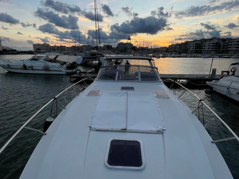 Motorboat rental with or without captain Cranchi Porto Siracusa