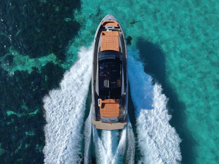 Bareboat Rental Luxury Yacht Vanquish with a boat licence