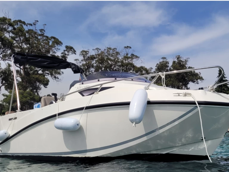 Boat rental Quicksilver Activ 505 Cabin in Cannes on Samboat