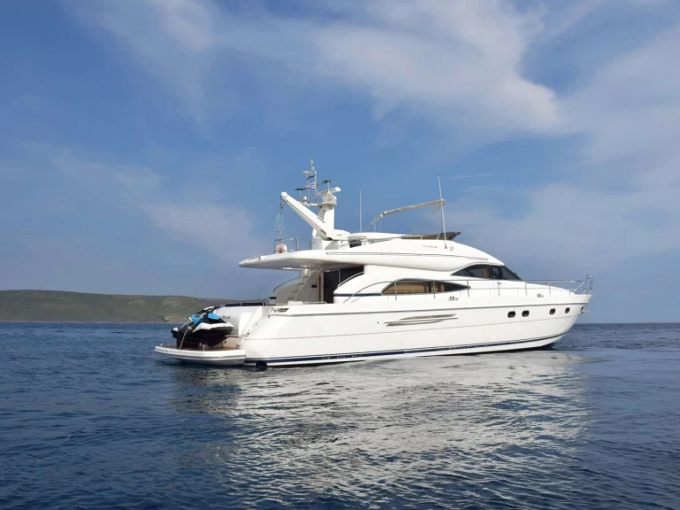Luxury Yacht rental with or without captain Ferretti Limáni Lavríou