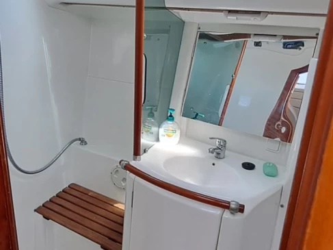 Rent a Bénéteau Oceanis 361 Póros (City)