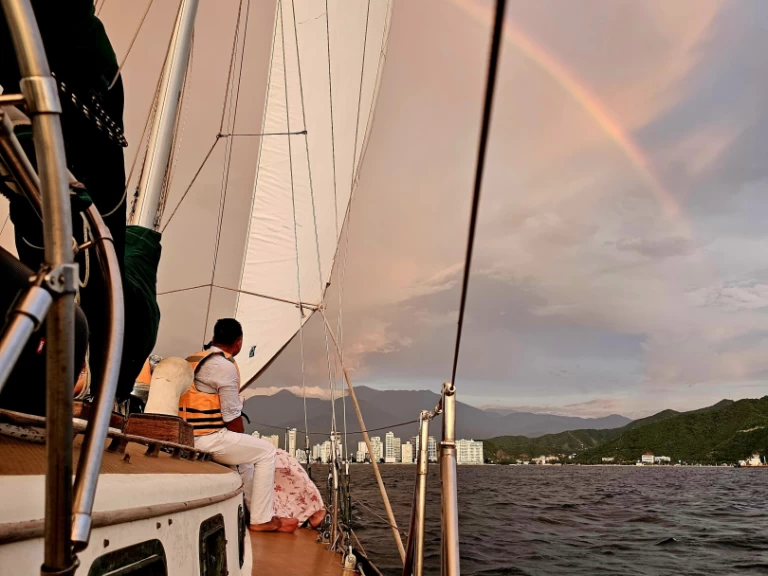 Sailboat for rent Santa Marta at the best price