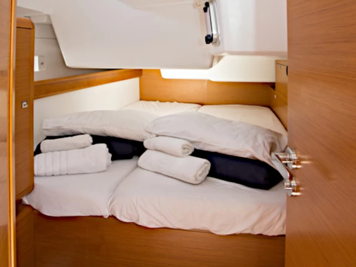 Sailboat for rent Castellammare di Stabia at the best price