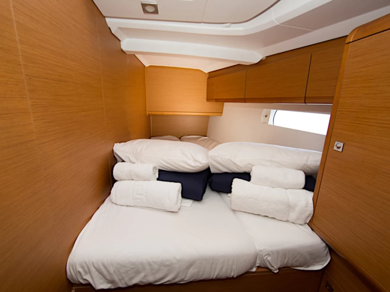 Jeanneau Sun Odyssey 519 in Castellammare di Stabia on SamBoat