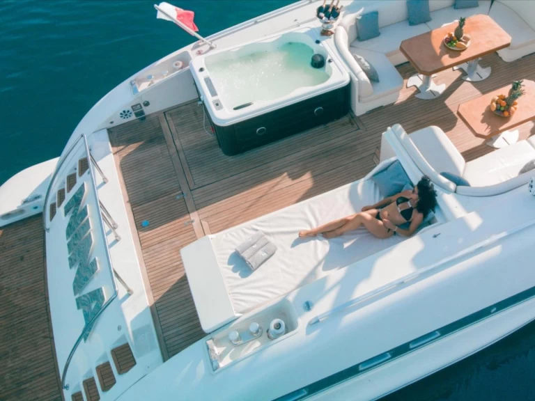 Luxury Yacht rental in Puerto Banús - Mangusta Mangusta 80 open