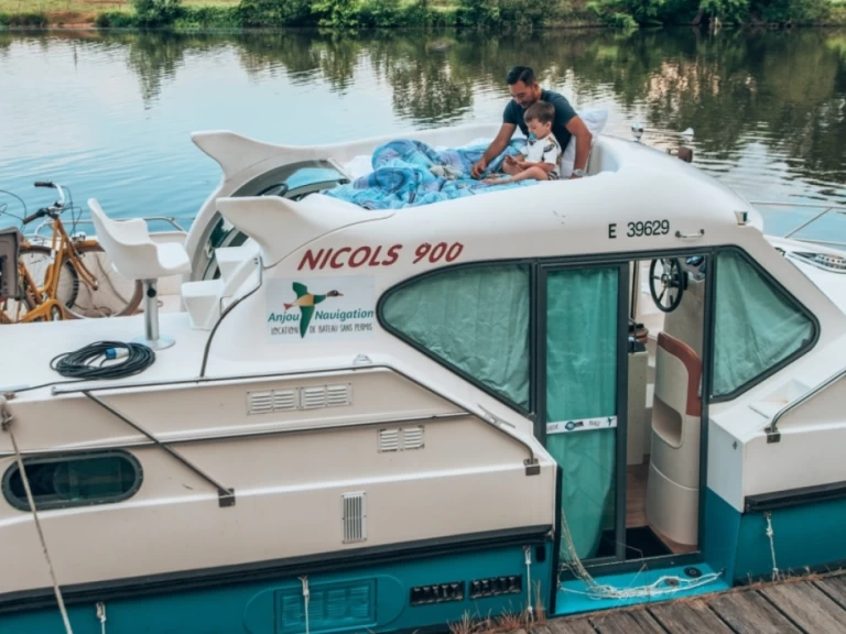 Nicols Nicols 900 charter bareboat or captained in  Grez-Neuville