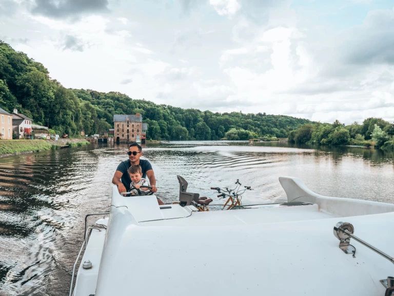 Nicols Nicols 900 in Grez-Neuville on SamBoat