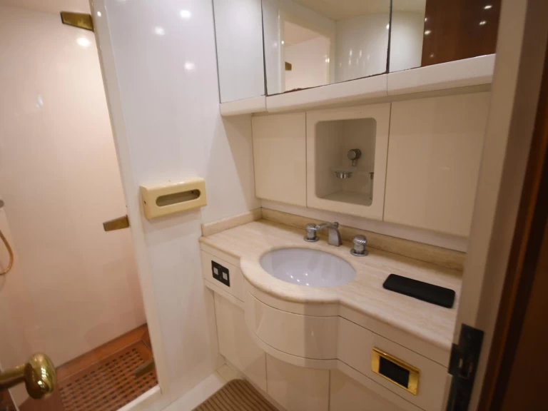 Yacht charter D-Marin Göcek Marina cheap Azimut 70