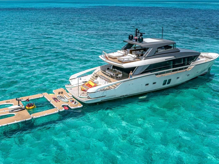 Luxury Yacht rental with or without captain San Lorenzo Norman's Pond Cay