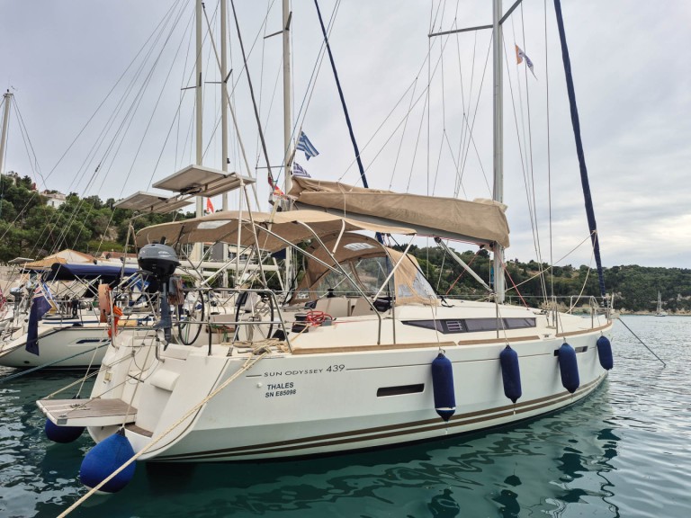 Sailboat rental with or without captain Jeanneau Lefkáda
