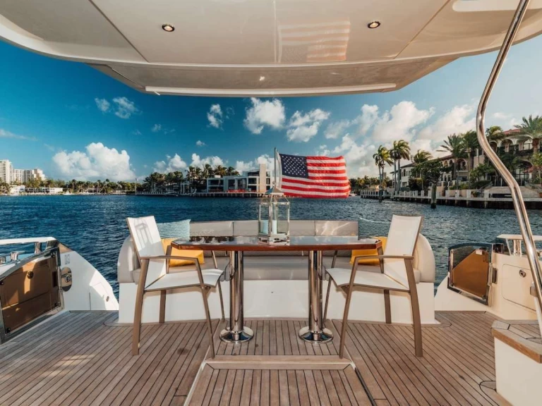 Luxury Yacht rental with or without captain Sea Ray Miami
