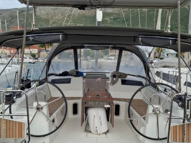 Rent a Bénéteau Oceanis 40.1 Lefkáda
