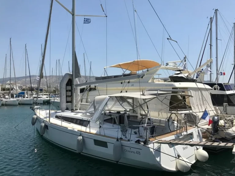 Sailboat rental in Alimos - Bénéteau Oceanis 411 Clipper