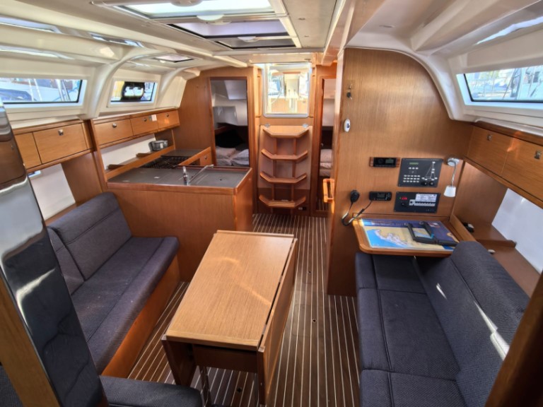 Boat rental Bavaria Cruiser 37 in Punat on Samboat
