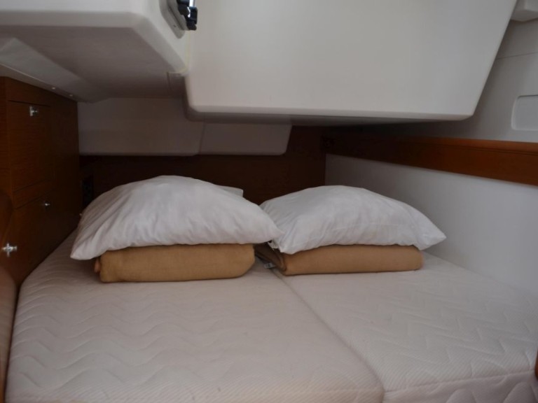 Sailboat rental with or without captain Jeanneau Seget Donji