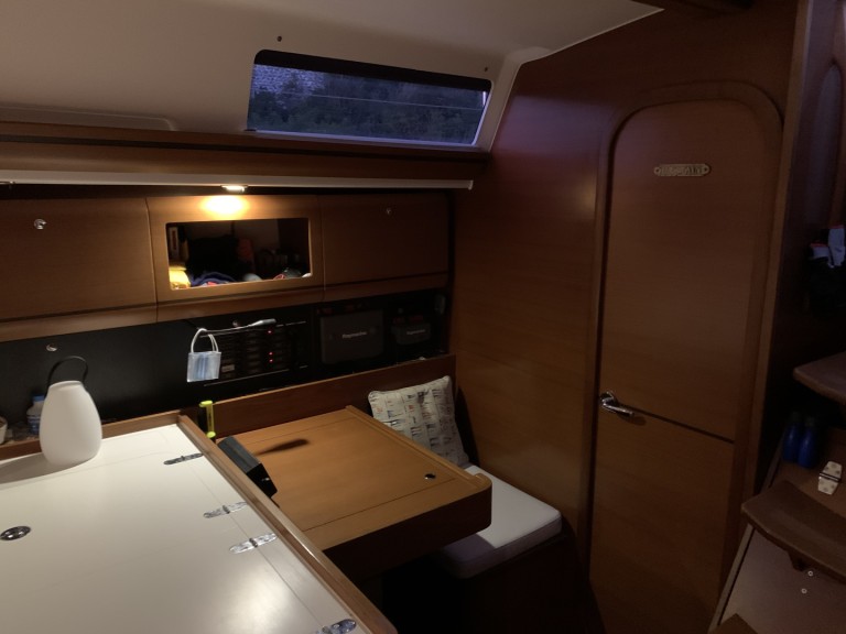 Boat rental Dufour Dufour 405 Grand Large in Angra do Heroísmo on Samboat