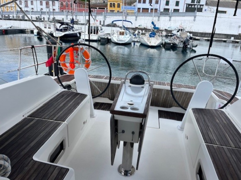 Yacht charter Angra do Heroísmo cheap Cruiser 46