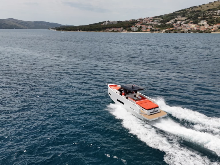Rent a De Antonio De Antonio D42 Open Seget Donji