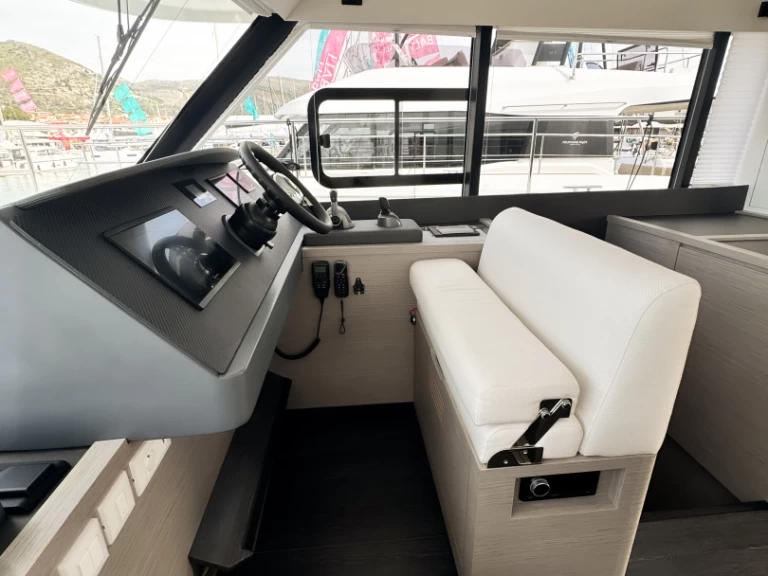 Motorboat for rent Seget Donji at the best price