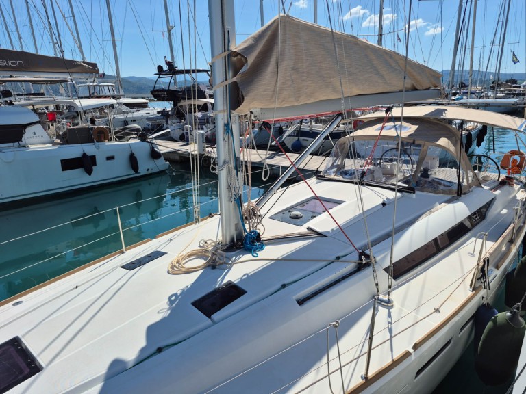 Sailboat rental with or without captain Jeanneau Lefkáda