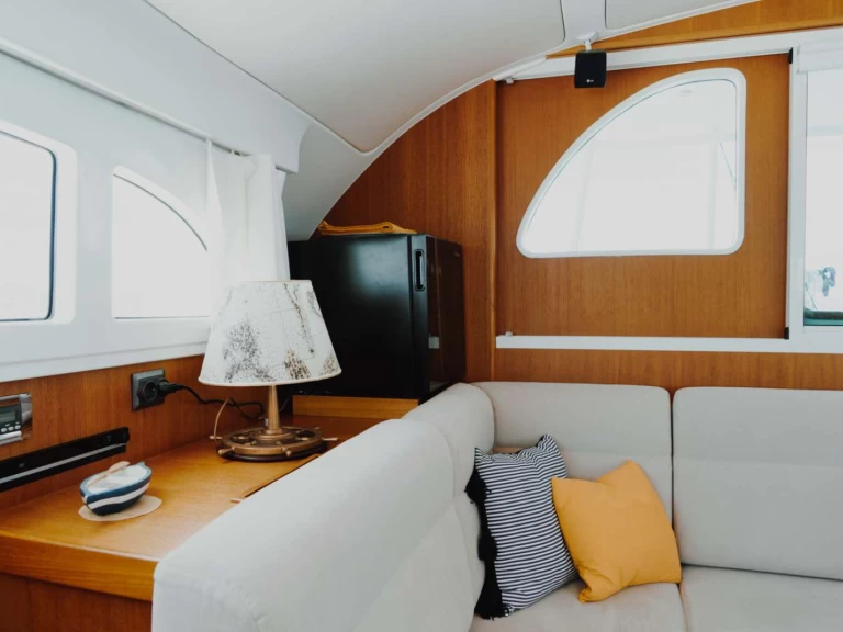 Bareboat Rental Luxury Yacht Lagoon with a boat licence