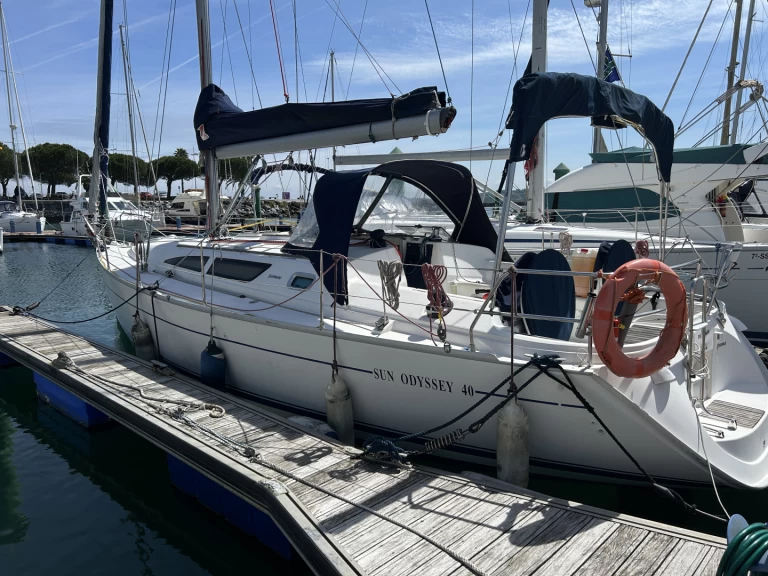 Sailboat rental in Hondarribia - Jeanneau Sun Odyssey 40