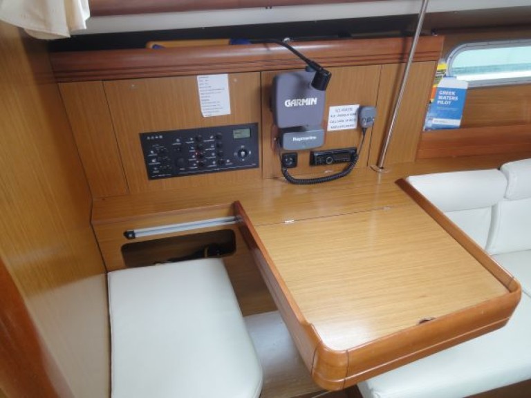 Sailboat for rent Lávrio at the best price